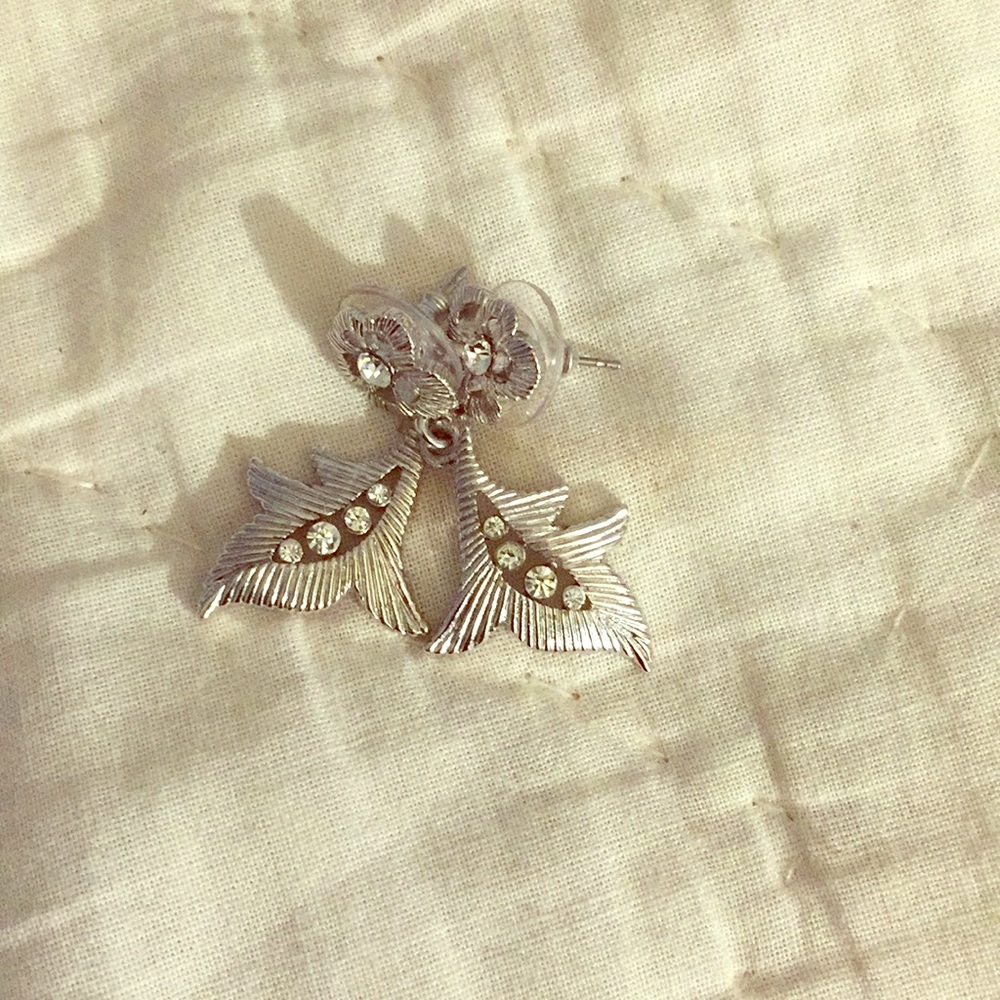 They have diamonds on it and they are Silver